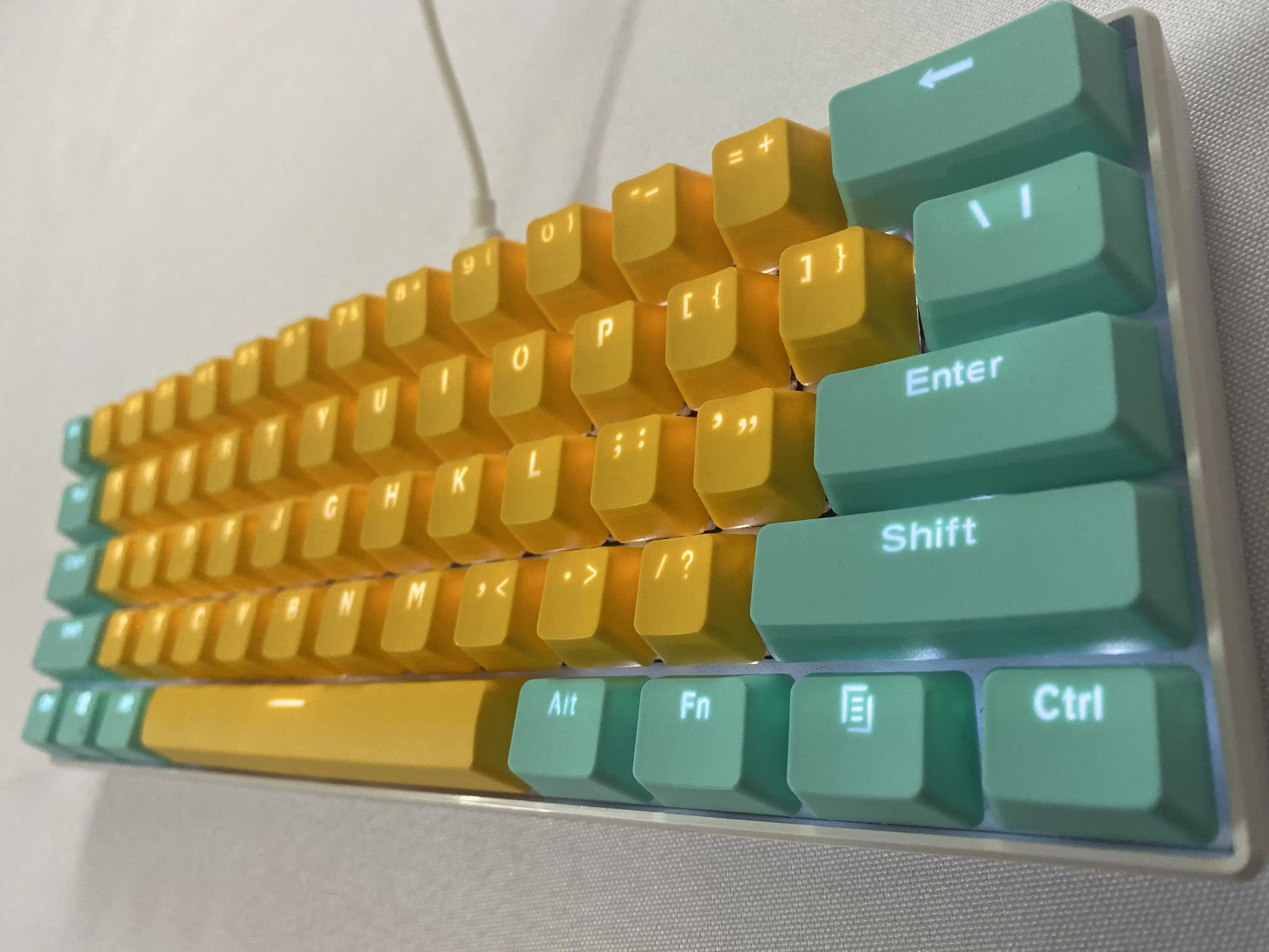 (Solo teclas vendidas) Amarillo cian RK 61 Teclas Material PBT OEM Altura retroiluminada de dos colores para teclado mecánico Cherry MX Switch - imagen 5