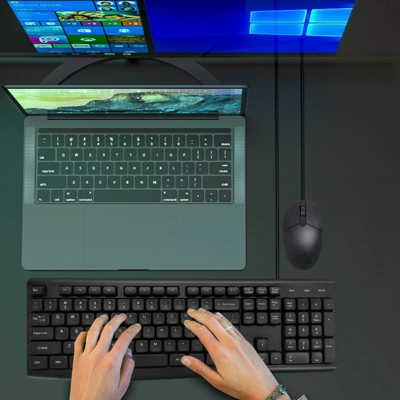 El juego de teclado admite tanto en inglés como ruso y es adecuado para la mayoría de las personas. Es moderno y liviano.