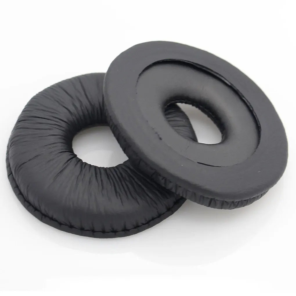 Dos círculos de goma negros sobre un fondo blanco
