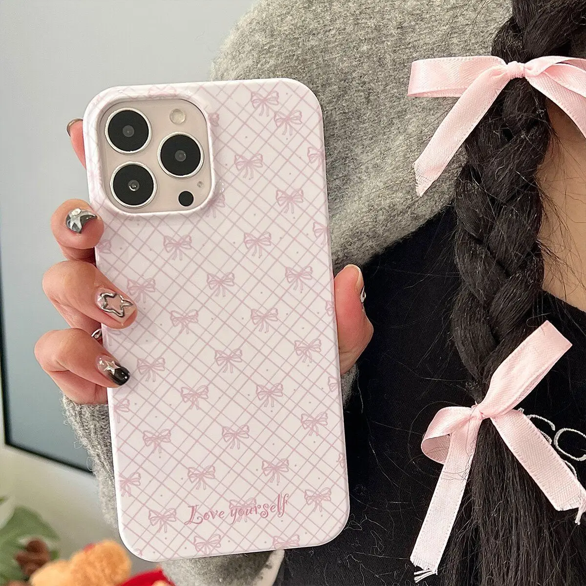 Funda de teléfono con entramado y pajarita rosa francés para iPhone 16 15 14 13 12 11 Pro Max XS XR XSMax 6 7 8 Plus, cubierta dura HD brillante para PC - imagen 4