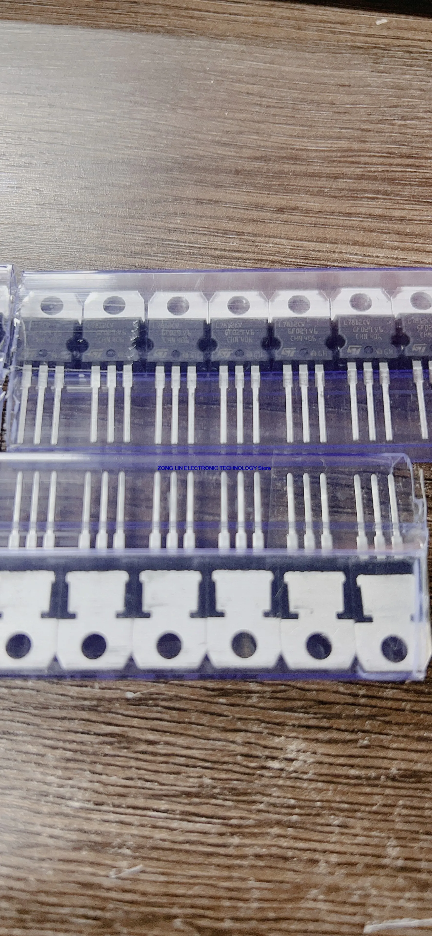 Circuito regulador de voltaje de tres terminales L7812CV 1.5A original importado + 12V TO-220 20 piezas