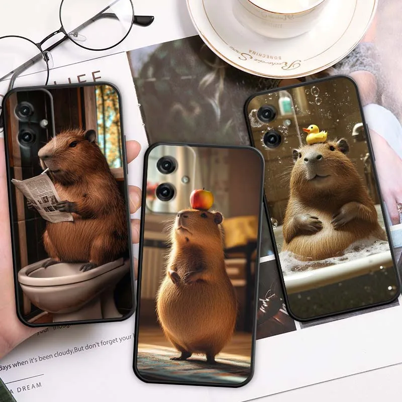 Lindo capibara dibujos animados populares para Motorola G85 Edge 50 G24 G35 G14 G04 40 G72 G34 G31 G Stylus G54 G13 G32 5G funda de teléfono negra - imagen 2