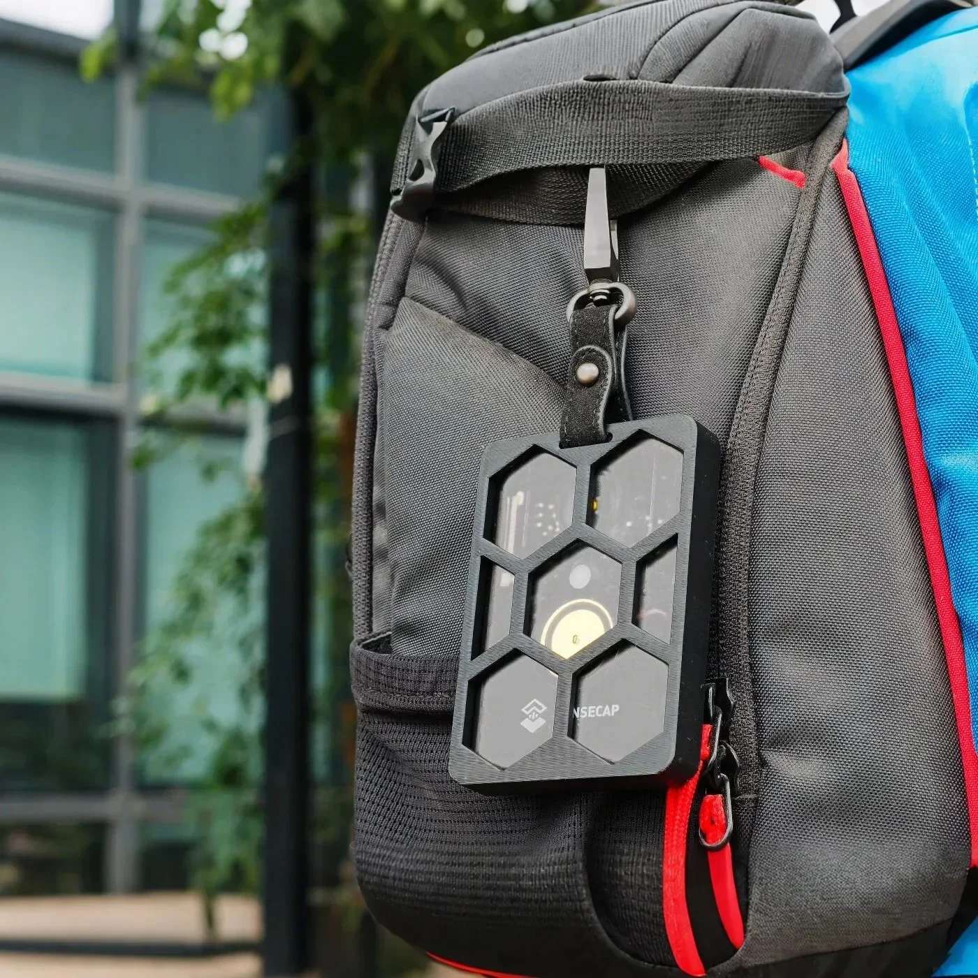 SenseCAP Meshtastic LoRa Card Tracker T1000 E Funda protectora/Puck de carga con llavero de cuero Opción de disco de carga - imagen 2