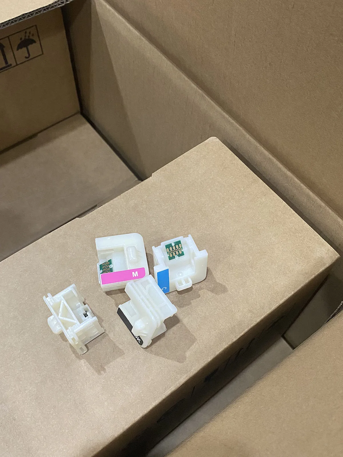 Unidad de Chip de cartucho T741X-T7414 T7411 T741X para Epson SureColor F6000 F6070 F6200 F6270 F7000 F7200 F7270 F9300 Chip de tanque de tinta