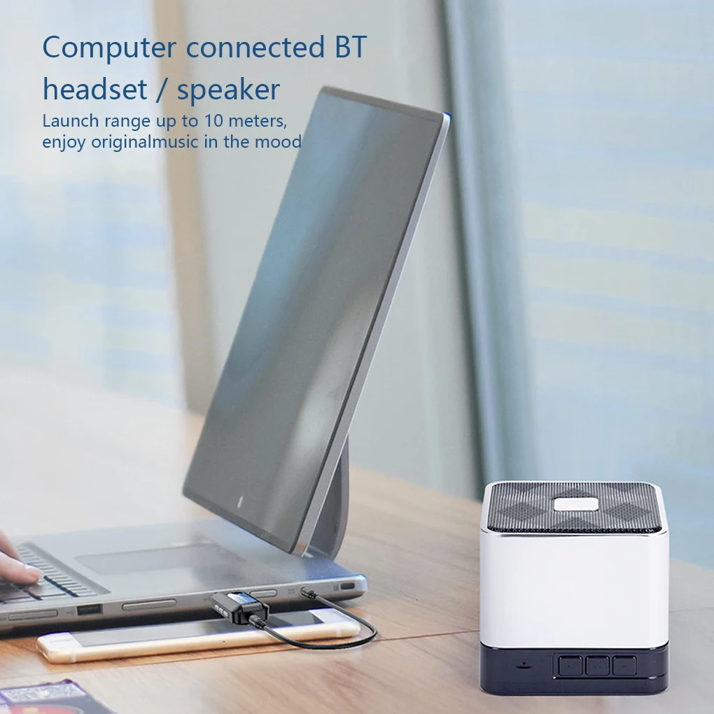 Una computadora con altavoz y teclado