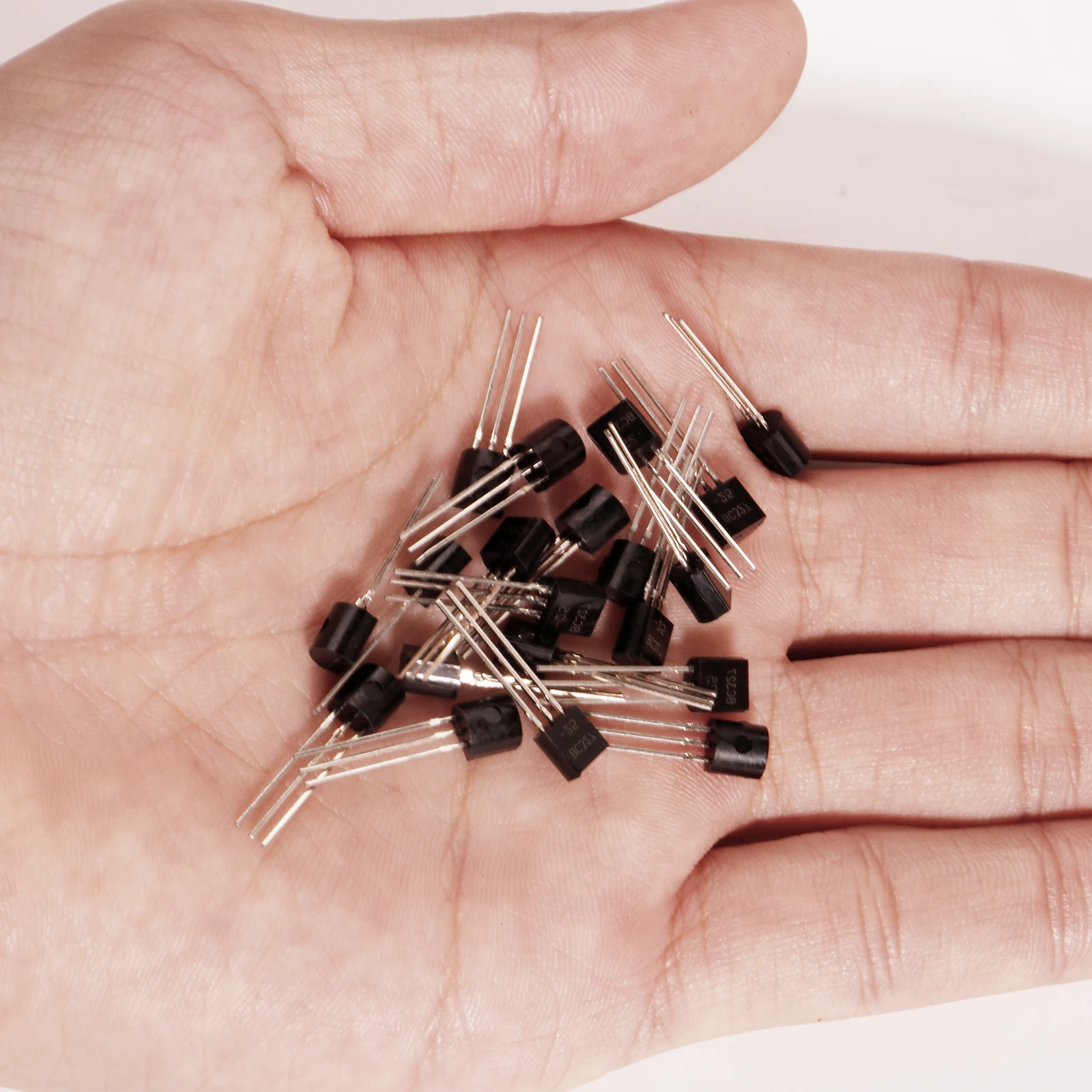 Transistores BJT 100 piezas, 20 valores, A1015, BC327, BC337, C1815, S8050, S8850, 2N2222, 2N2907, 2N3904, 2N3906, C945, S9012, S9013, S9014, S9015 - imagen 4