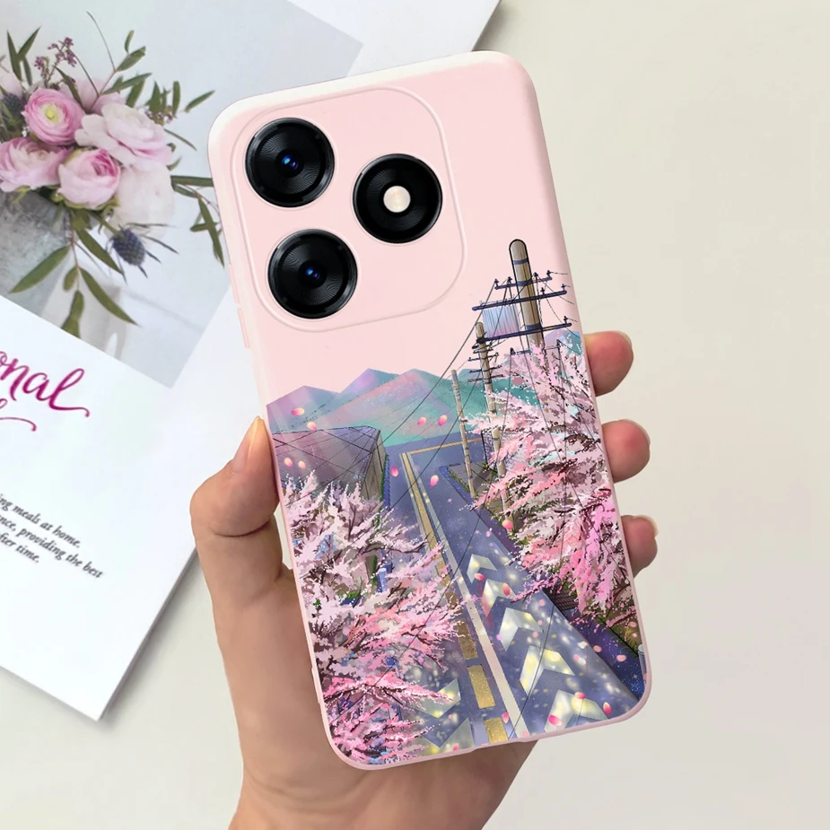 Un estuche de teléfono celular rosa con una montaña y cerezo.