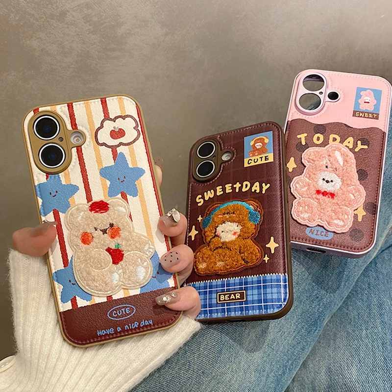 Funda de teléfono con diseño de oso y conejo bordado de felpa 3D para iPhone 11 12 13 14 15 16 17 Pro Max, funda trasera con textura de Litchi de cuero