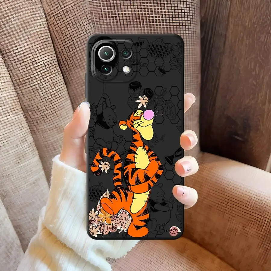 Funda de Winnie de Disney The Pooh para Xiaomi Mi 12X 11 12 13 Lite 10T 11T 12T Pro 13 14 15 Pro, funda negra suave para teléfono - imagen 3