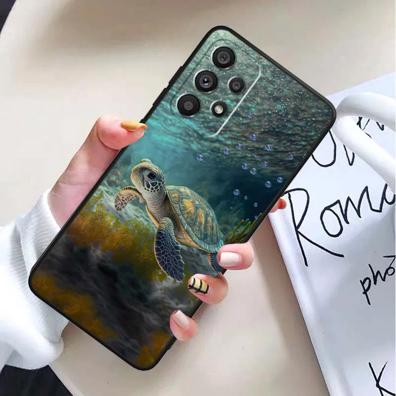 Linda tortuga oceánica para Samsung Galaxy A54 A55 A56 A70 A71 A72 A73 J4 J6 M02 M11 M12 5G funda de teléfono negra - imagen 3