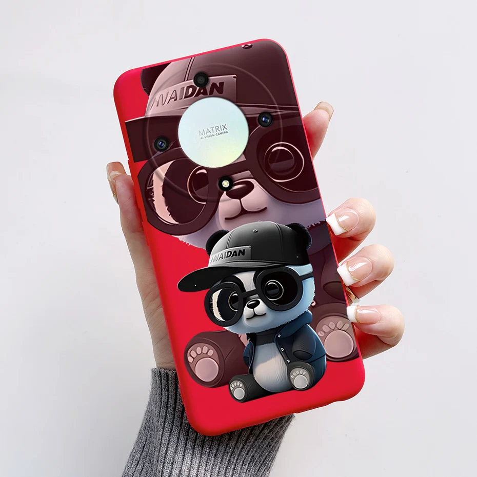 Una caja de teléfono rojo con un panda