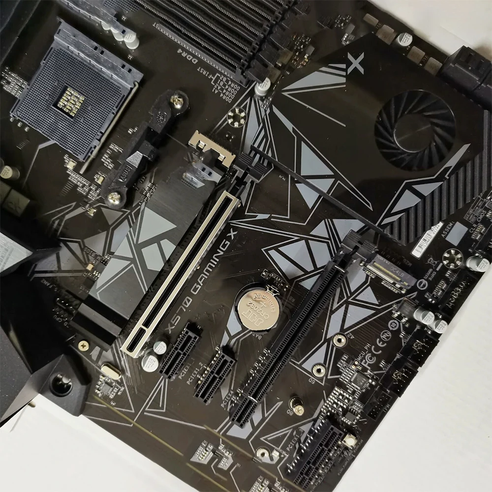 El tablero de juego X570 GAMING X AMD admite la placa base Ryzen R7 - imagen 5