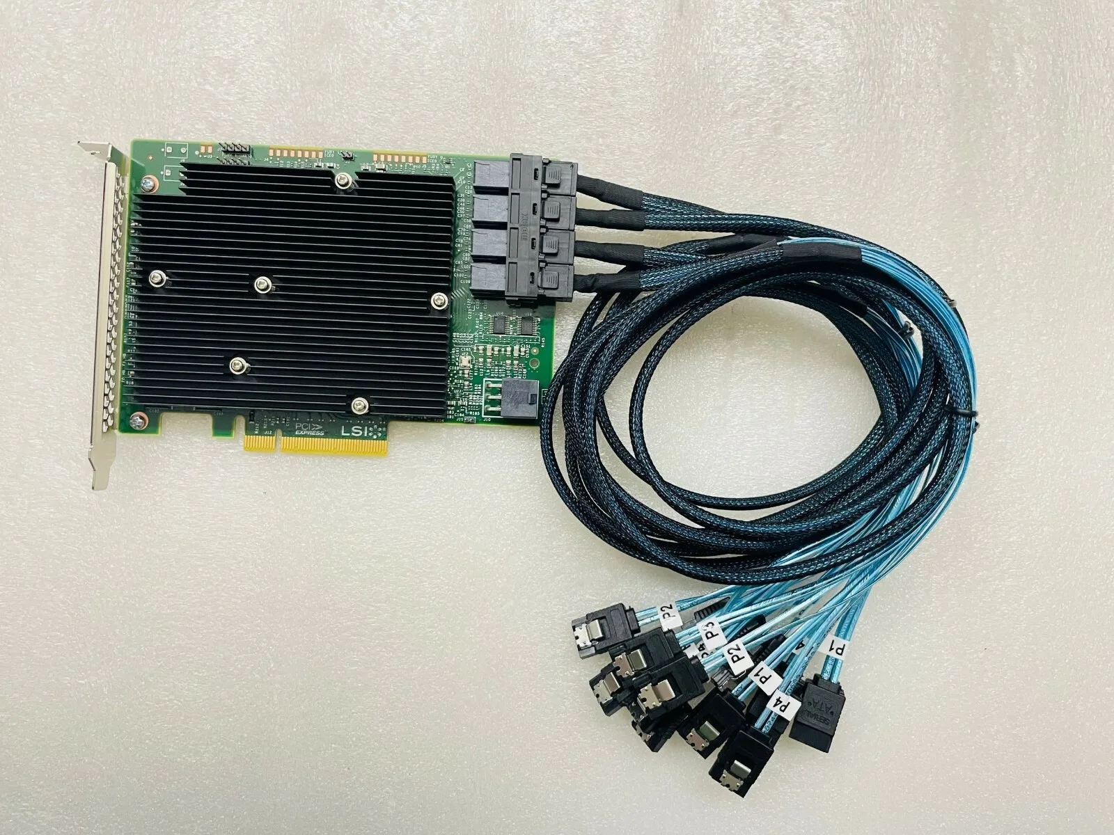 LSI 9300-16i Adaptador de bus host HBA de 16 puertos PCI-E 3.0 12 Gb Modo IT -