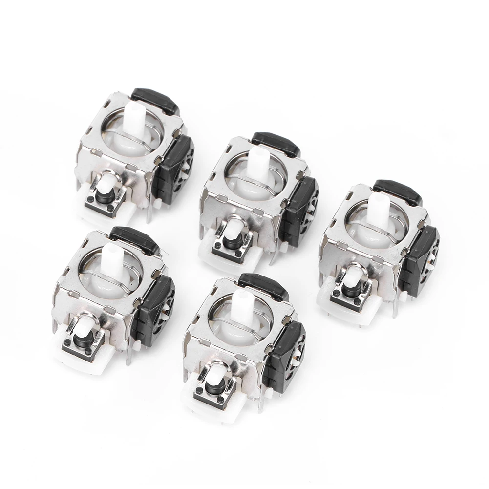 Un conjunto de cuatro piezas de plata y black metal