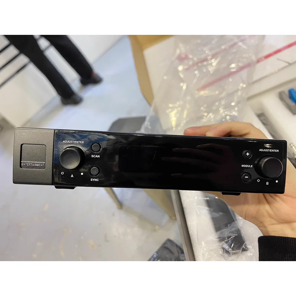 VM200 Micrófono inalámbrico uno a dos Micrófono profesional FM U-Band - imagen 4