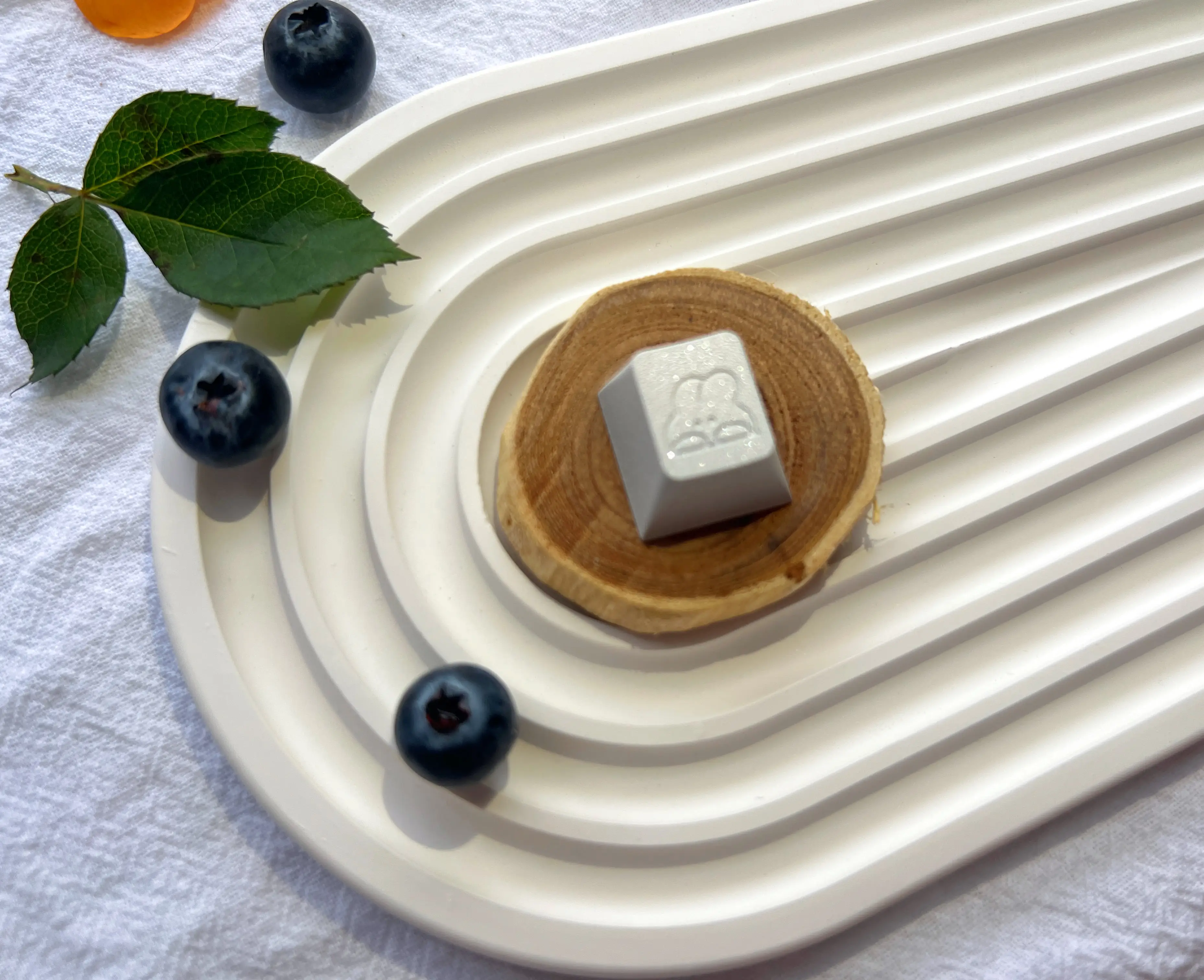 Lindo Metal de dibujos animados CNC aluminio conejo Keycap DIY ESC cereza perfil R4 teclas para teclado de juegos MX eje dedicado Metal Keycap - imagen 4