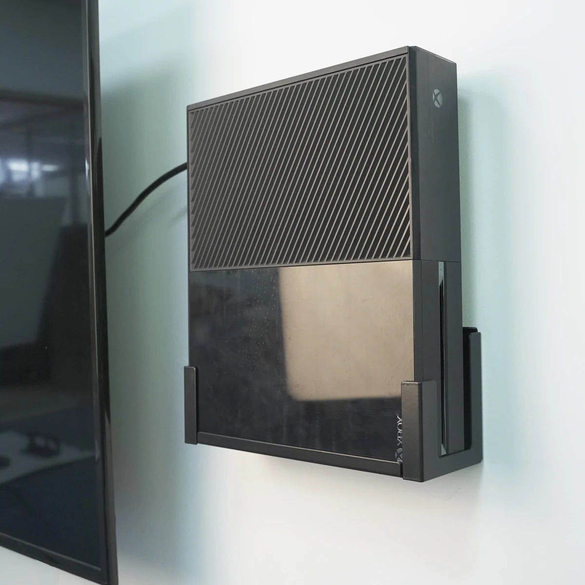 Soporte de pared Monzlteck para Xbox One Original + soporte de ladrillo eléctrico, colgante Vertical totalmente metálico en la pared con botón de encendido izquierdo/derecho