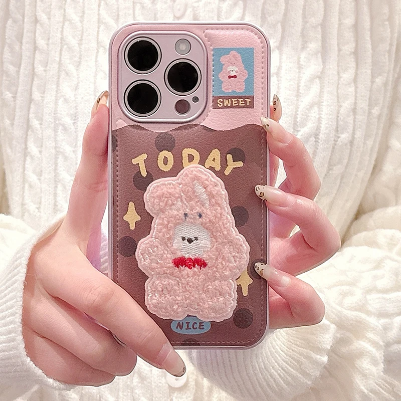 Funda de teléfono con diseño de oso y conejo bordado de felpa 3D para iPhone 11 12 13 14 15 16 17 Pro Max, funda trasera con textura de Litchi de cuero - imagen 5