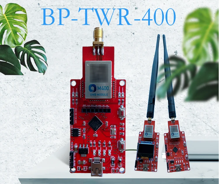 Un dispositivo rojo BP-TWR-400 con una pantalla negra y un conector amarillo