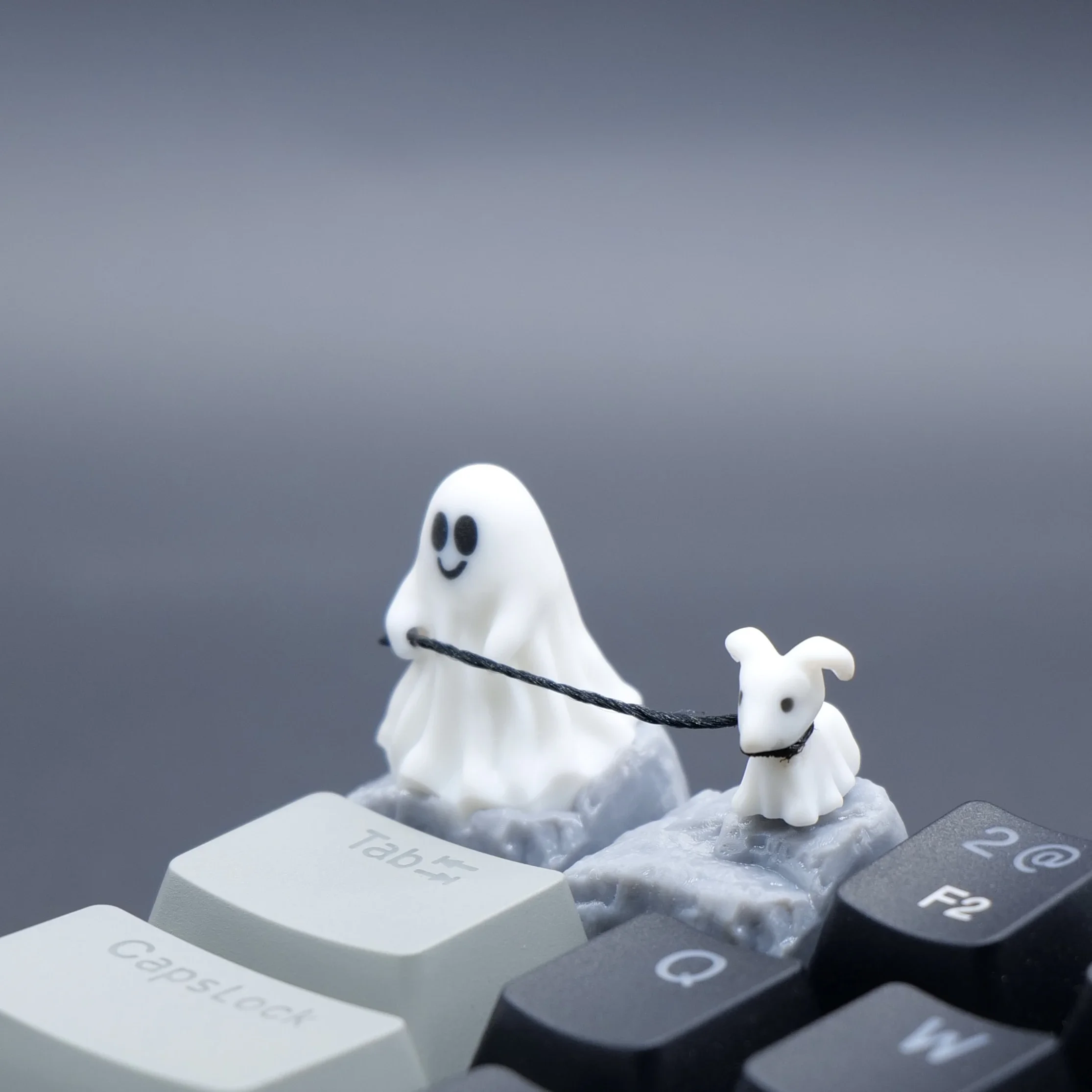 LLavero de perro que camina fantasma de Halloween, lindo adorno de perro fantasma, regalo de Festival, decoración de Teclado mecánico de eje cruzado, 1 Juego - imagen 2