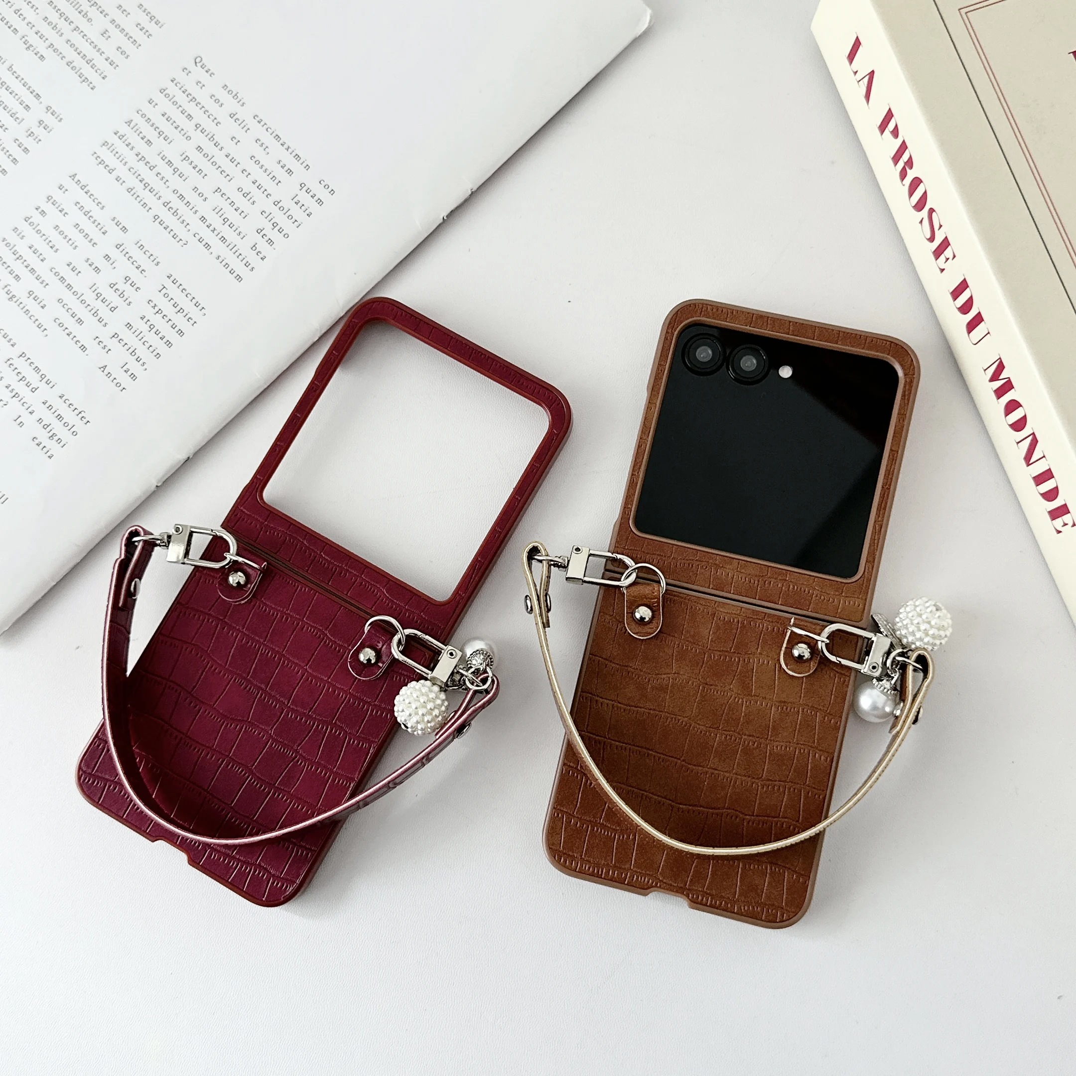 Funda para Moto Razr50 con estampado de cocodrilo, cordón de cuero portátil, funda de moda para Motorola Razr 50, parachoques a prueba de golpes