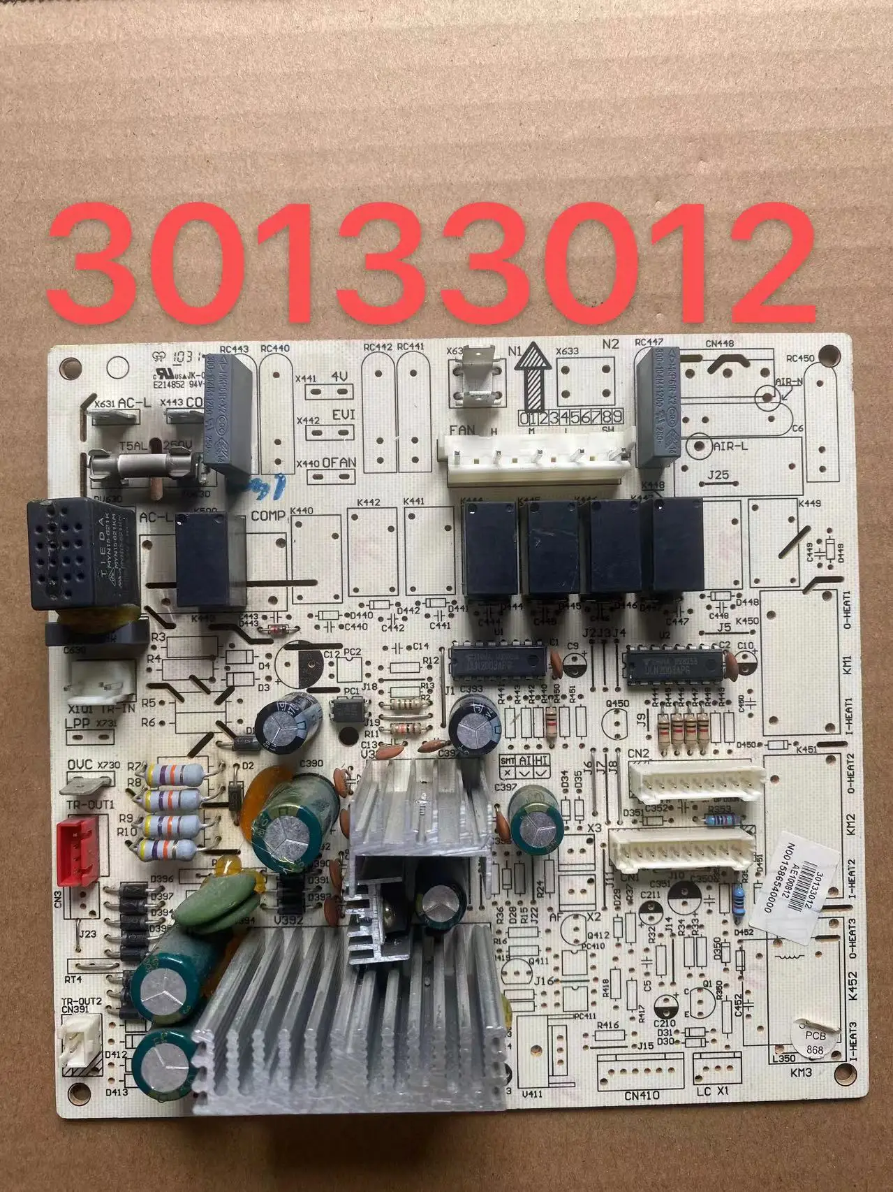 Aplicable al aire acondicionado de refrigeración individual de aire fresco Gree 3 30133012   Tablero principal M303F1L tablero de ordenador GRJ302-A1