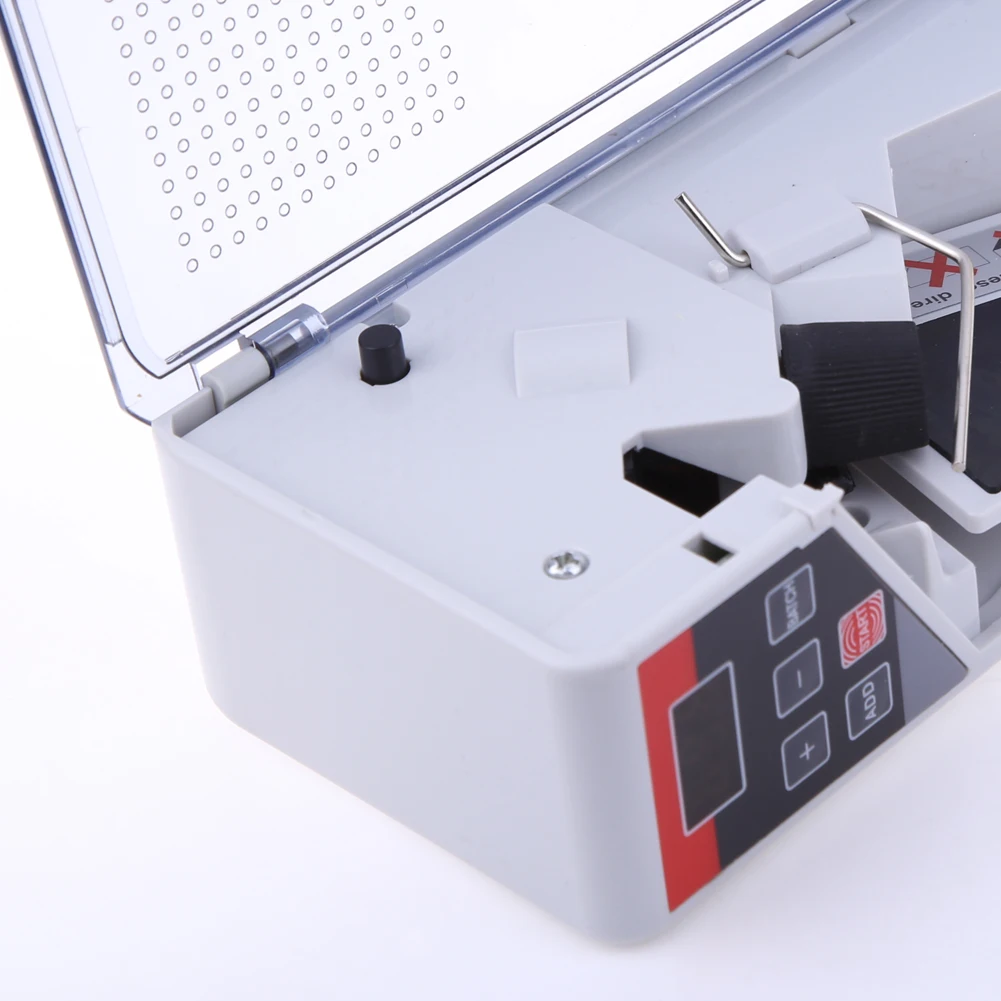 Un dispositivo electrónico blanco y negro con una correa