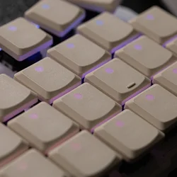 Teclas sin grabar de perfil bajo para interruptores MX y Choc V1