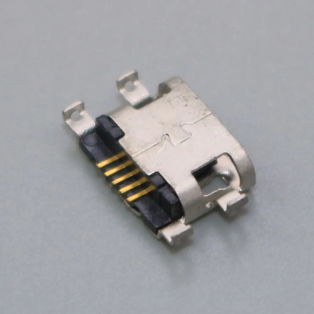 Un pequeño componente electrónico con una tira amarilla en el medio