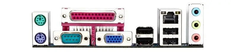 Piezas de la computadora que incluyen un teclado y un mouse