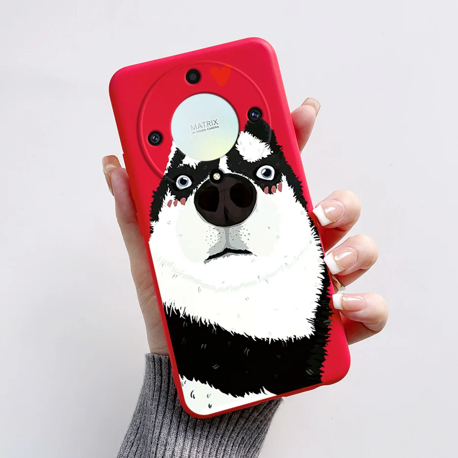 Un teléfono con una celda roja con un perro en el estuche