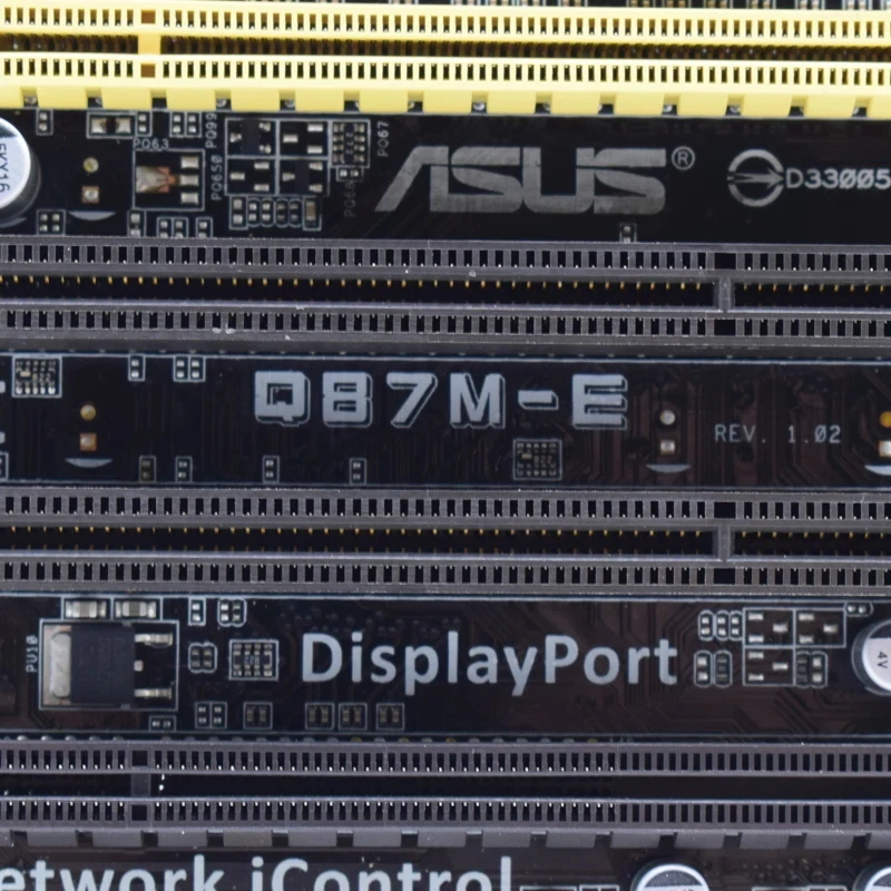 Un primer plano de una placa de computadora con la palabra displayport en él