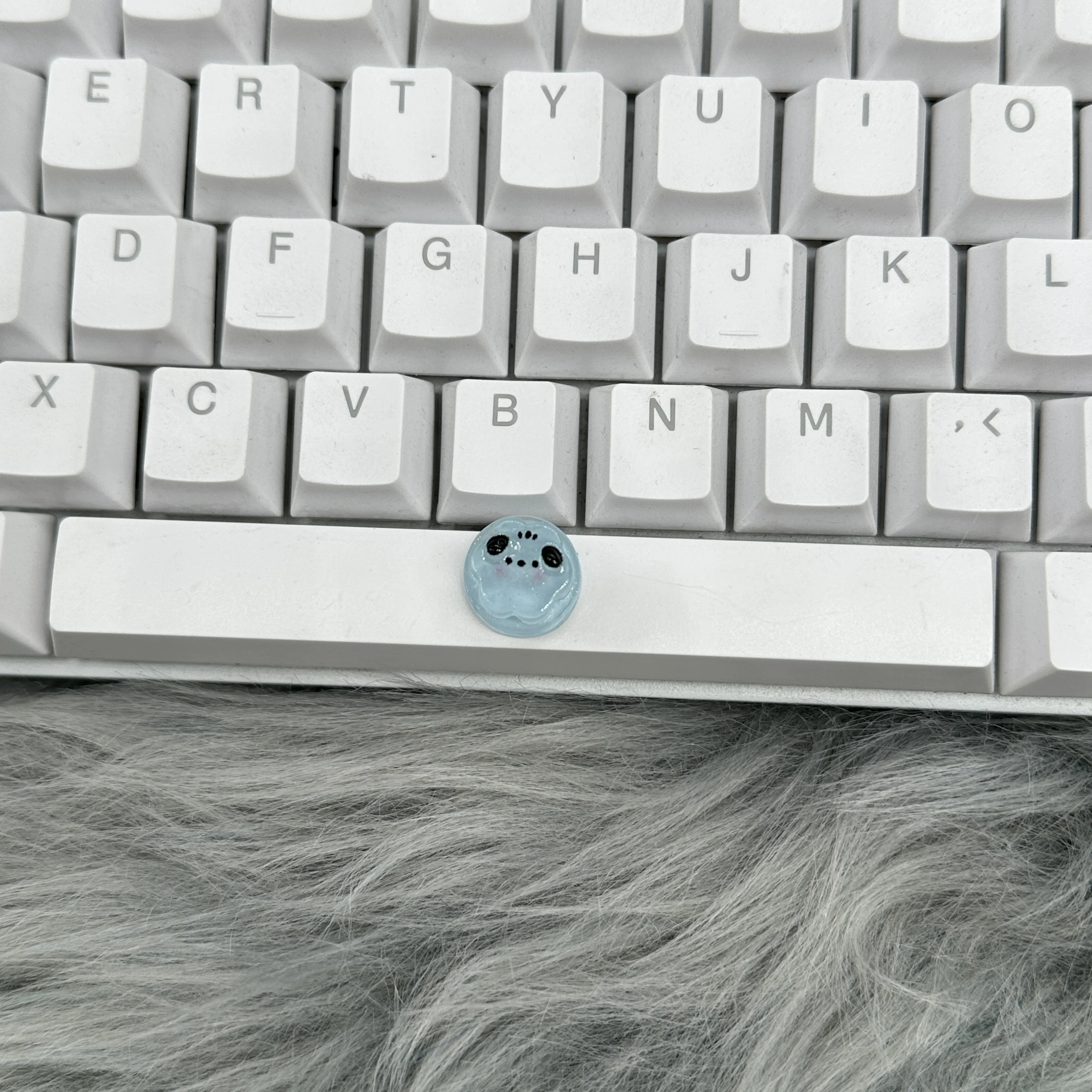 white keycap-2
