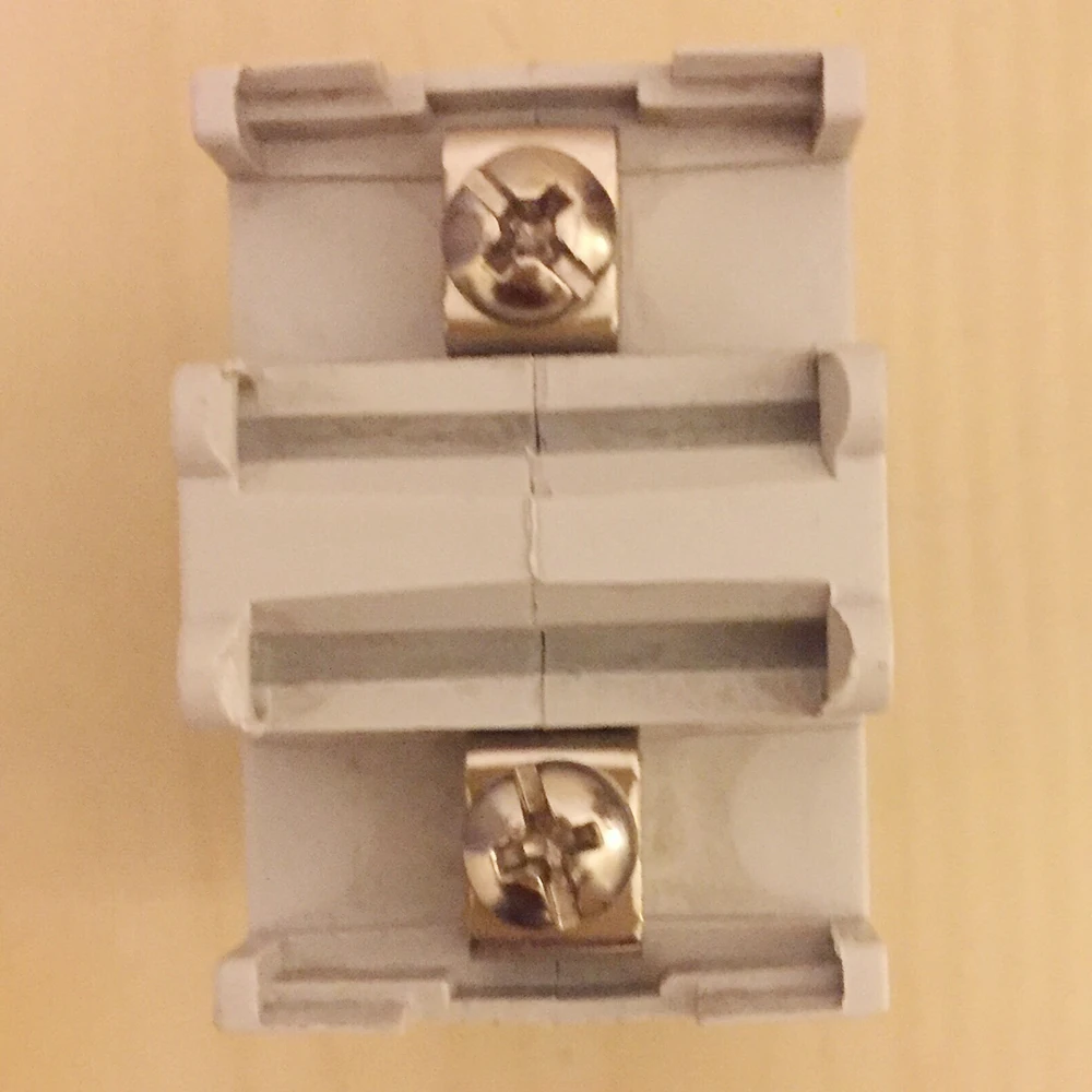 METSECT5CC010 Transformador de corriente 100/5A Ambiente caliente y húmedo - imagen 4