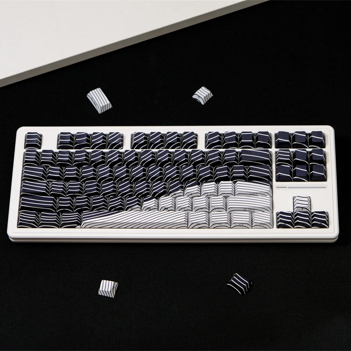 Teclas onduladas blancas y negras de 136 teclas, teclas retroiluminadas con estampado lateral, perfil de cereza, tapa de tecla de doble disparo PBT para teclado de juego MX - imagen 5