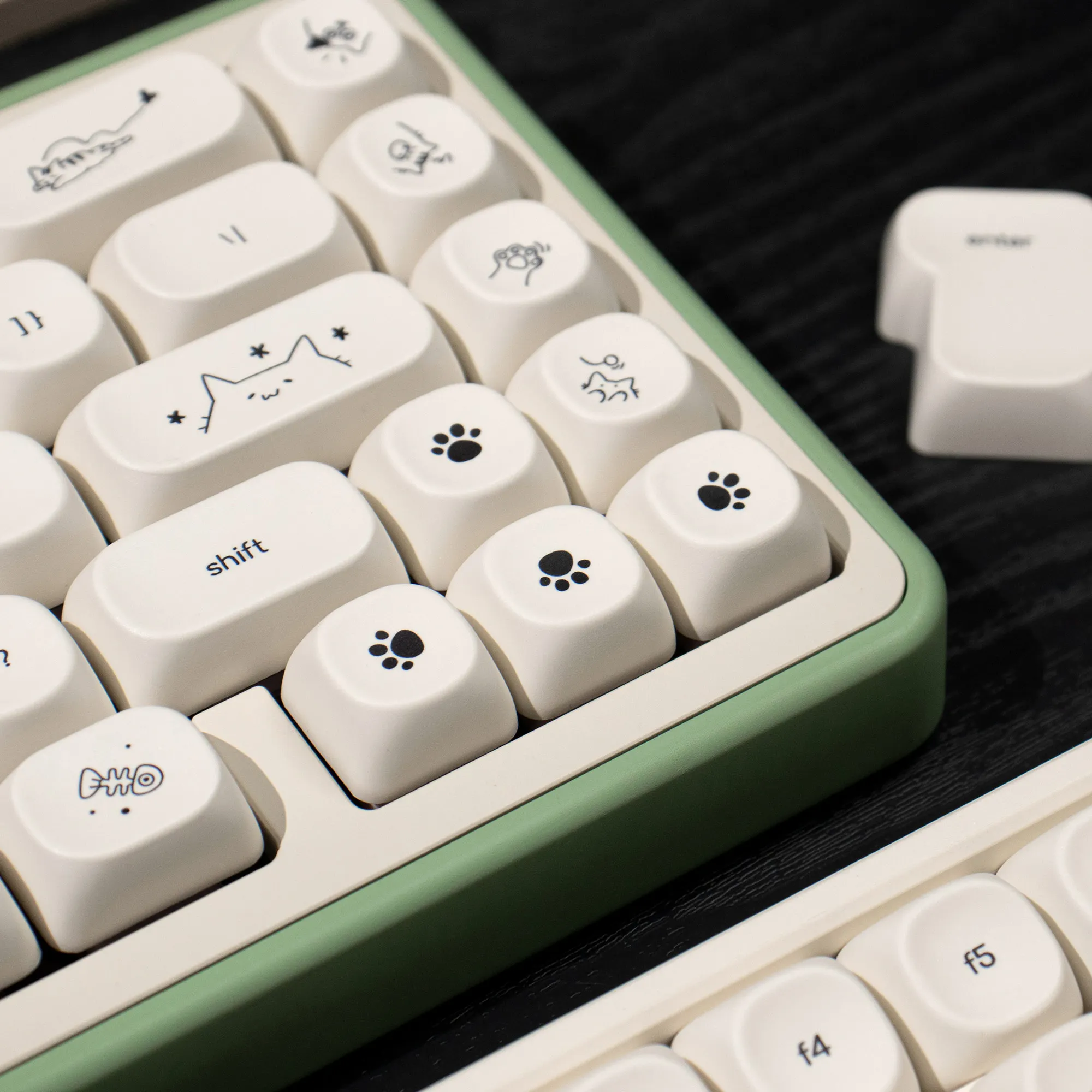 Teclas de gatito blanco leche, 124 teclas, teclas MOA, teclas PBT sublimadas de tinte, lindo gatito, perro, fuente pequeña para teclados mecánicos - imagen 5