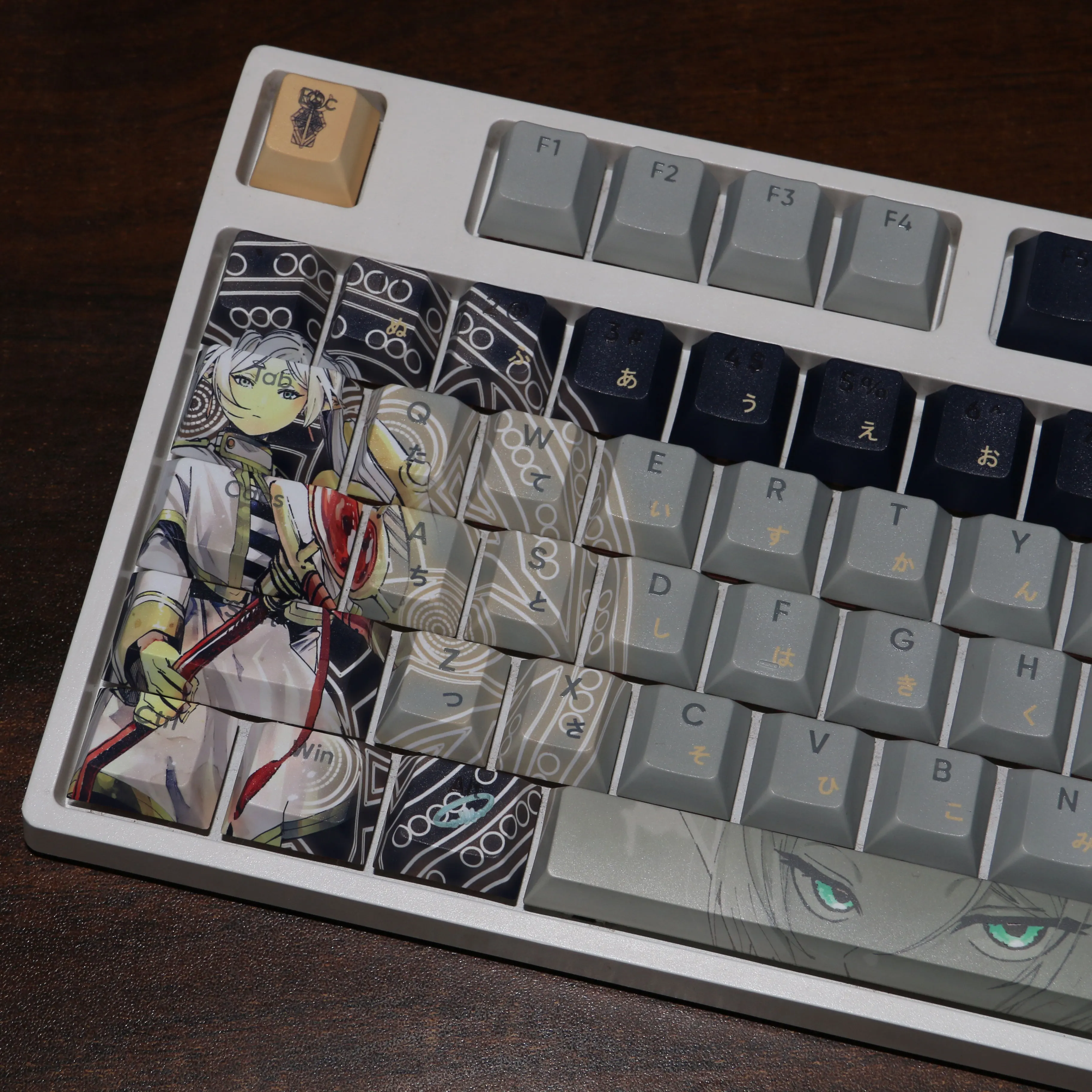 Frieren-teclas con tema de Anime, teclas de Anime PBT Cherry Profile con estampado lateral, Teclado mecánico Made68 Mad68 Wooting 60 - imagen 5