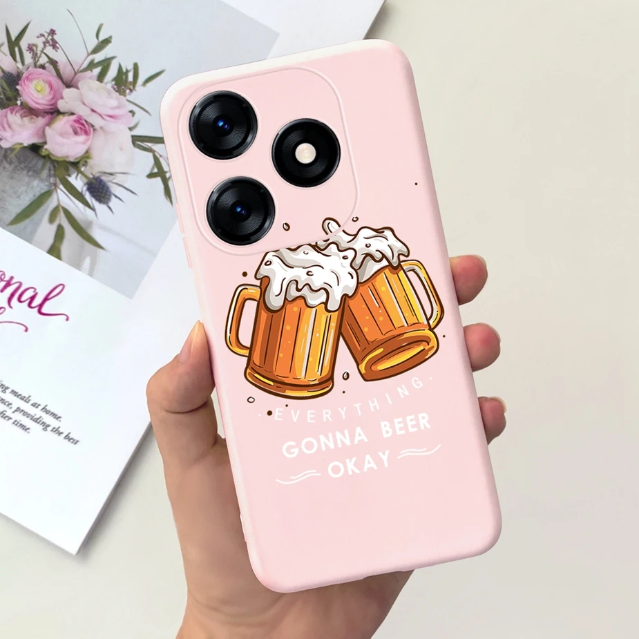 Una caja de teléfono celular rosa con una taza de cerveza
