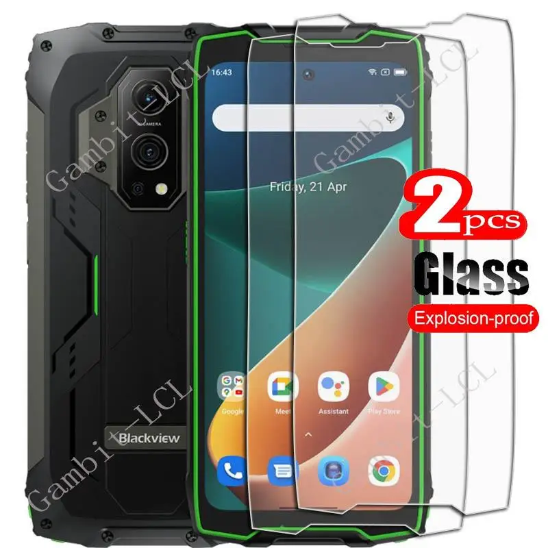 Un teléfono celular negro y verde con un protector de pantalla