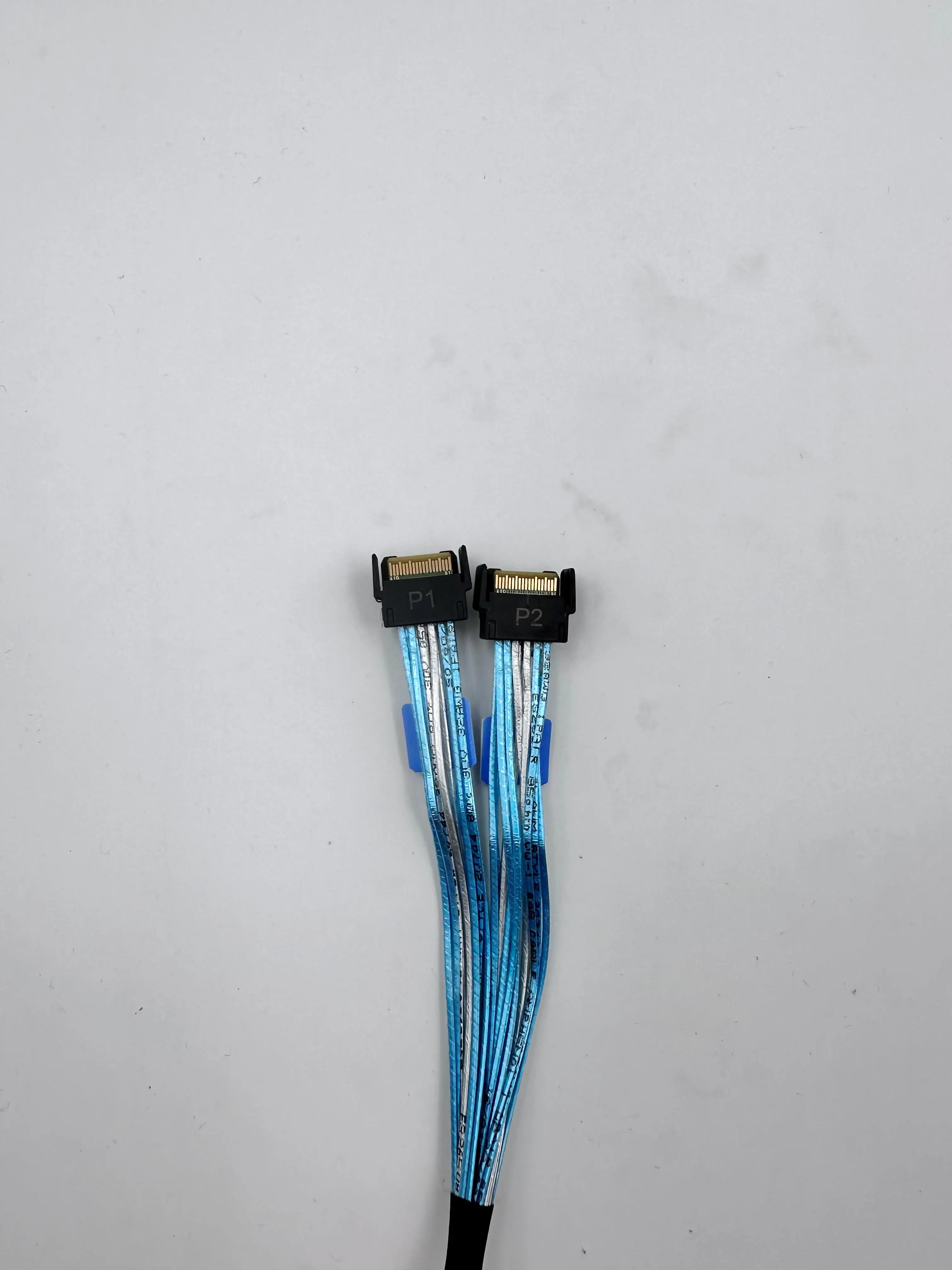 Cable PCIe 5.0 MCIO 8i a Dos MCIO 4I L=0,7m - imagen 2