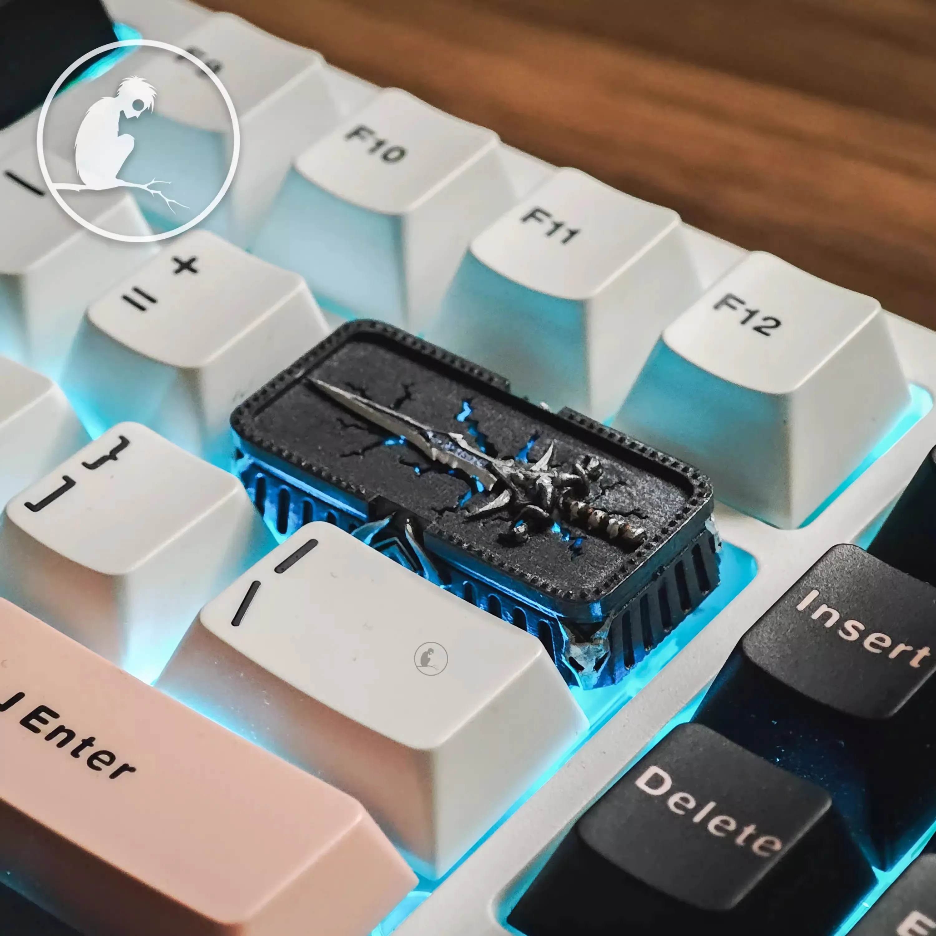 1 Piece Warcraft Frostmourne Keycap Handmade Resin Backlit Key Cap For MX Switch Mechanical Keyboard 2U Backspace R4 Height - imagen 5