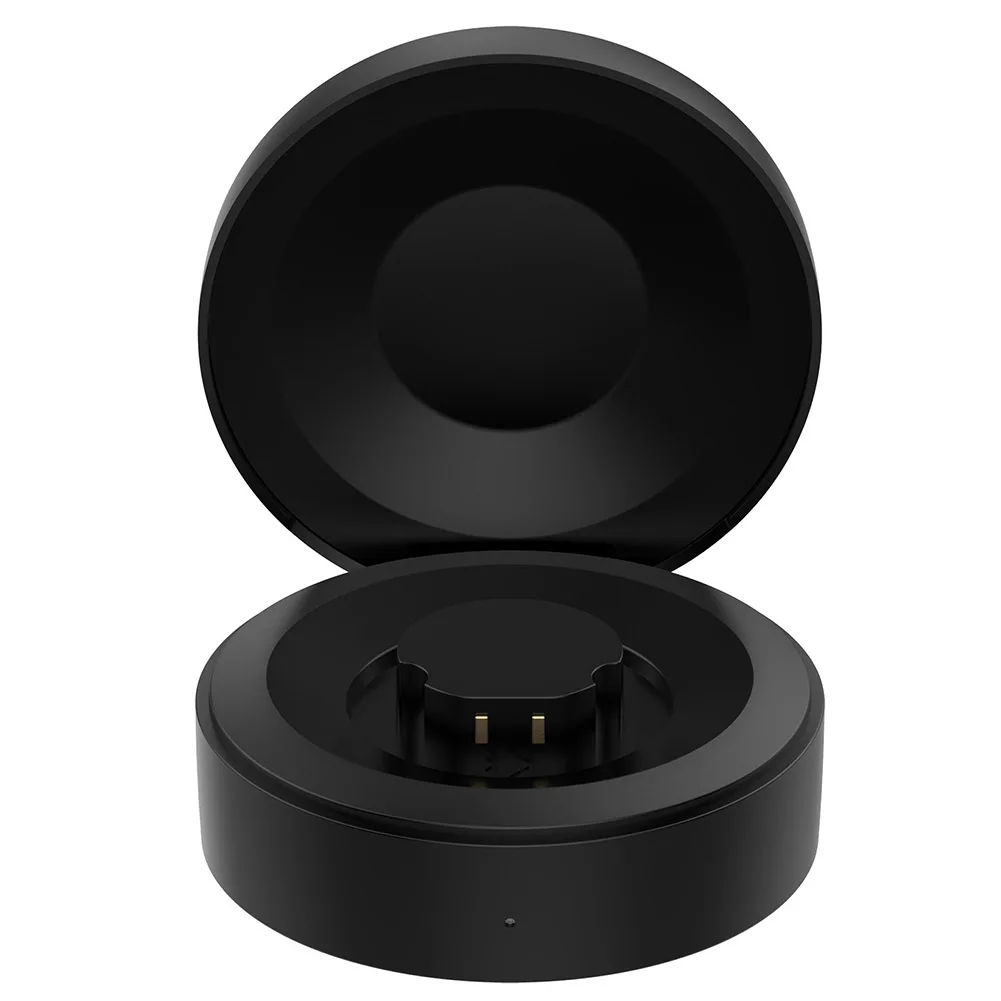 Una caja negra con un enchufe