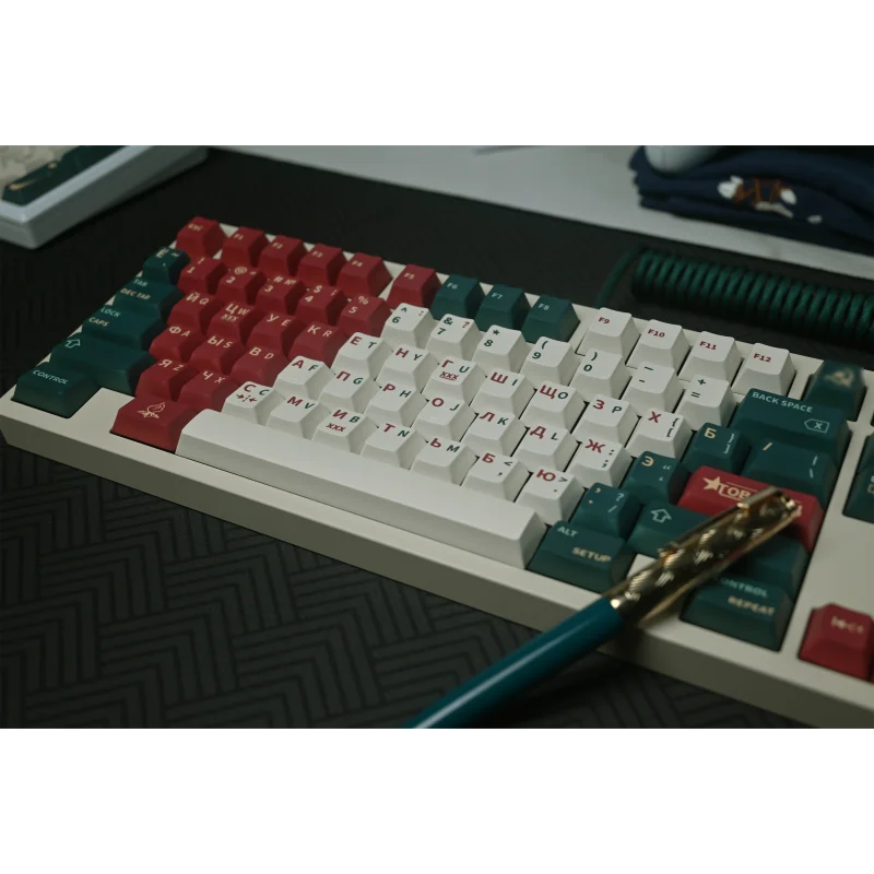Juego de 142 teclas rusas, teclas de subcama con tinte PBT, perfil de cereza, gradiente rojo, blanco y verde, para 61, 64, 68, 84, 87, 96, 980 - imagen 3