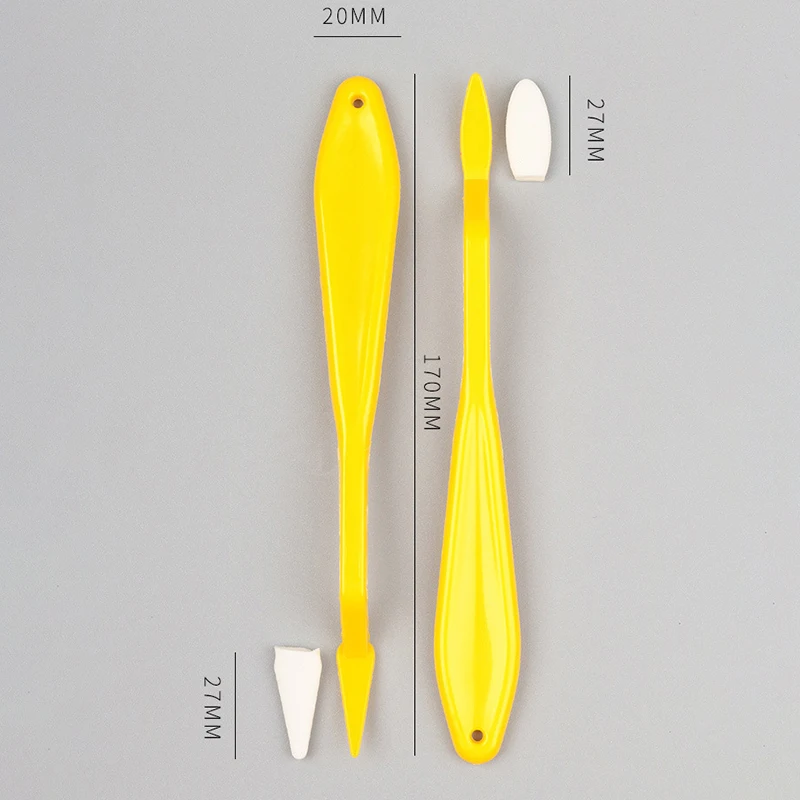 Un cepillo de dientes amarillo con una cabeza de cerda blanca