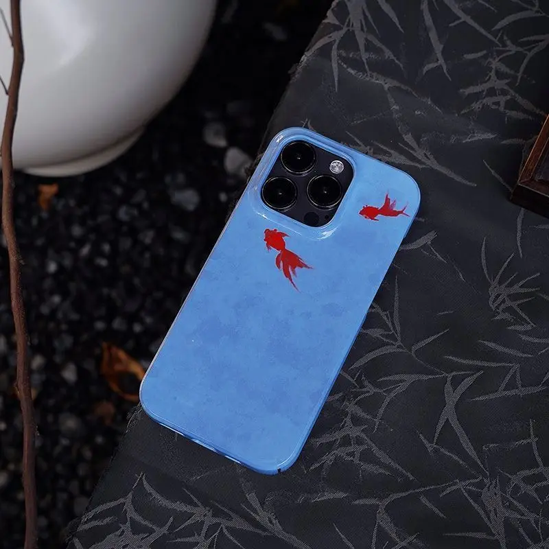 Bonita funda de teléfono de dibujos animados para iPhone, carcasa dura de PC HD brillante, color rojo, pez dorado, azul, 16, 15, 14, 13, 12, 11 Pro Max, XS, XR, XSMax, 6, 7, 8 Plus - imagen 2