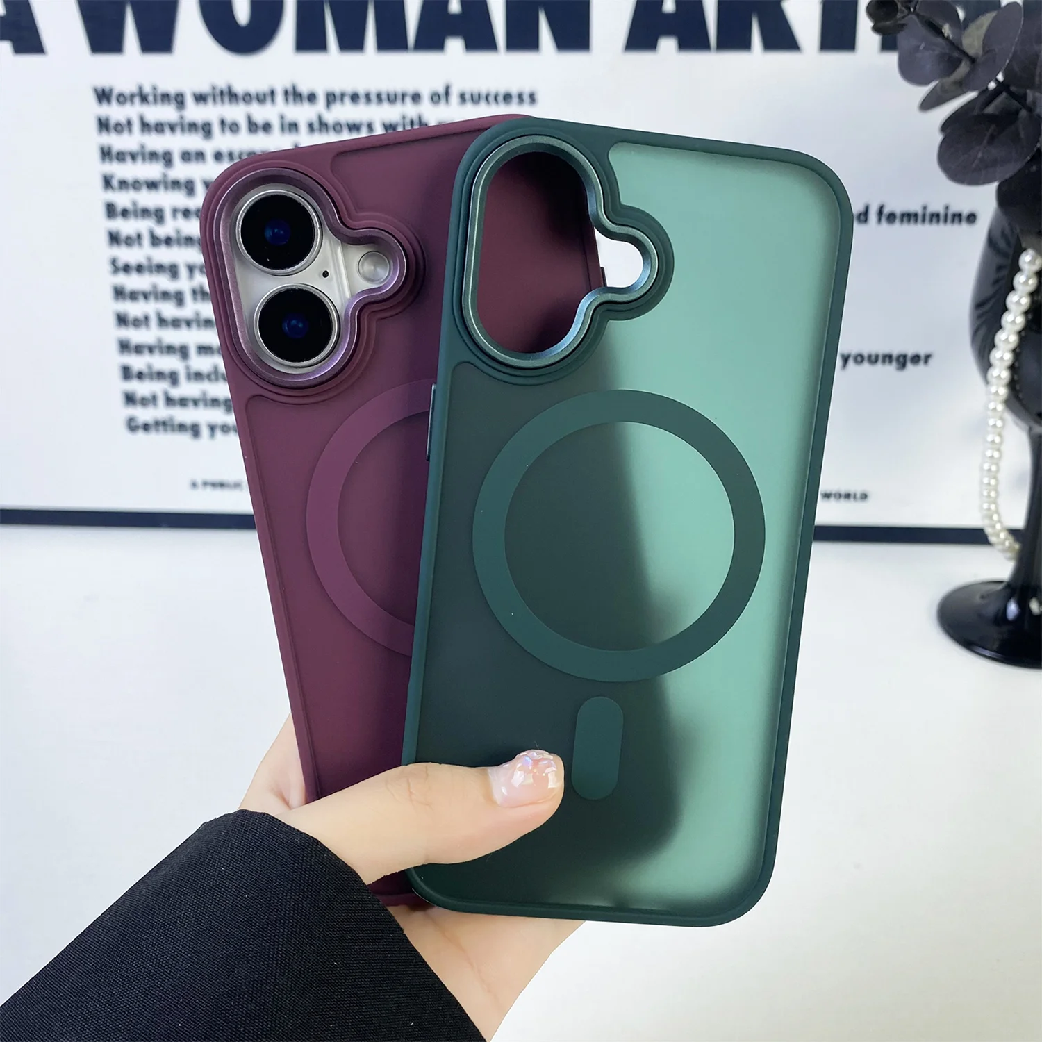 Funda mate translúcida a prueba de golpes para iPhone 16, 15, 14, 13, 12, 11 Pro Max Plus, carga inalámbrica magnética de lujo para funda Magsafe - imagen 2