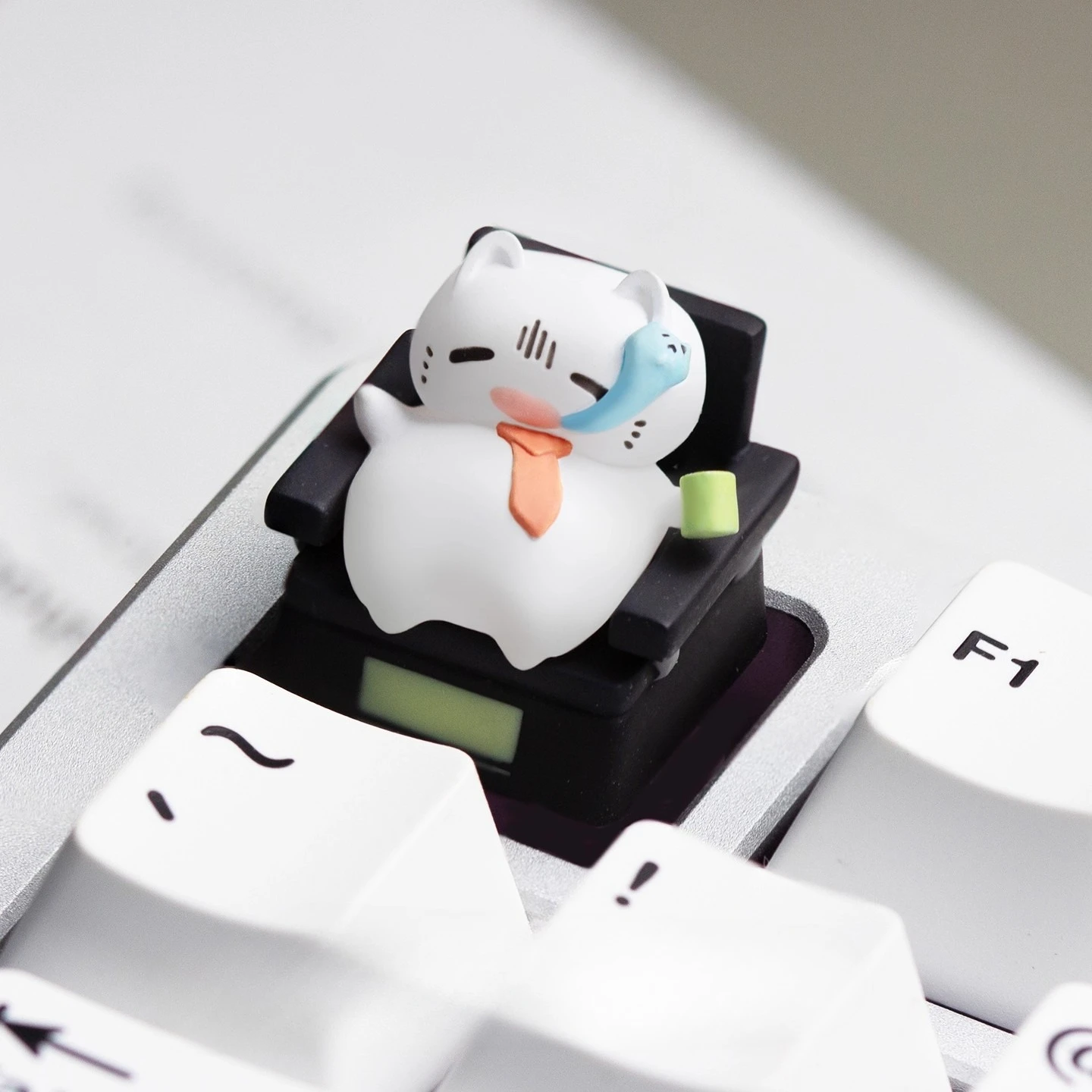 Teclas con tema de gato de trabajo blanco, tapa de teclado de resina hecha a mano, teclas creativas personalizadas de dibujos animados para teclados mecánicos, accesorio de regalo - imagen 5
