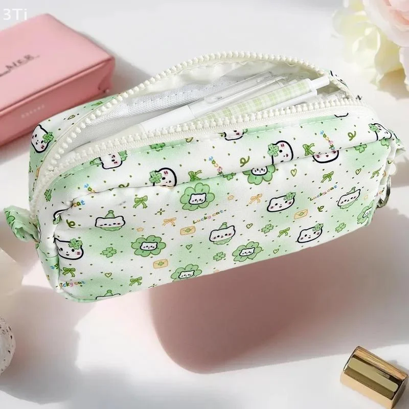Estuche para lápices con estampado de gato y trébol de dibujos animados, bolsa de papelería para lápices Kawaii de gran capacidad, bolsa de almacenamiento portátil multifuncional