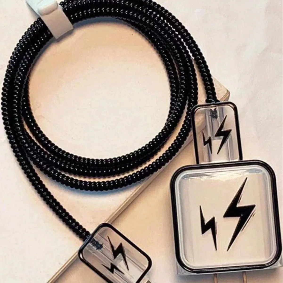 Funda de cargadores con patrón 3D para adaptador de cargador de 18W y 20W, Kit Protector de enrollador de Cable de datos con enchufe de silicona suave transparente - imagen 3