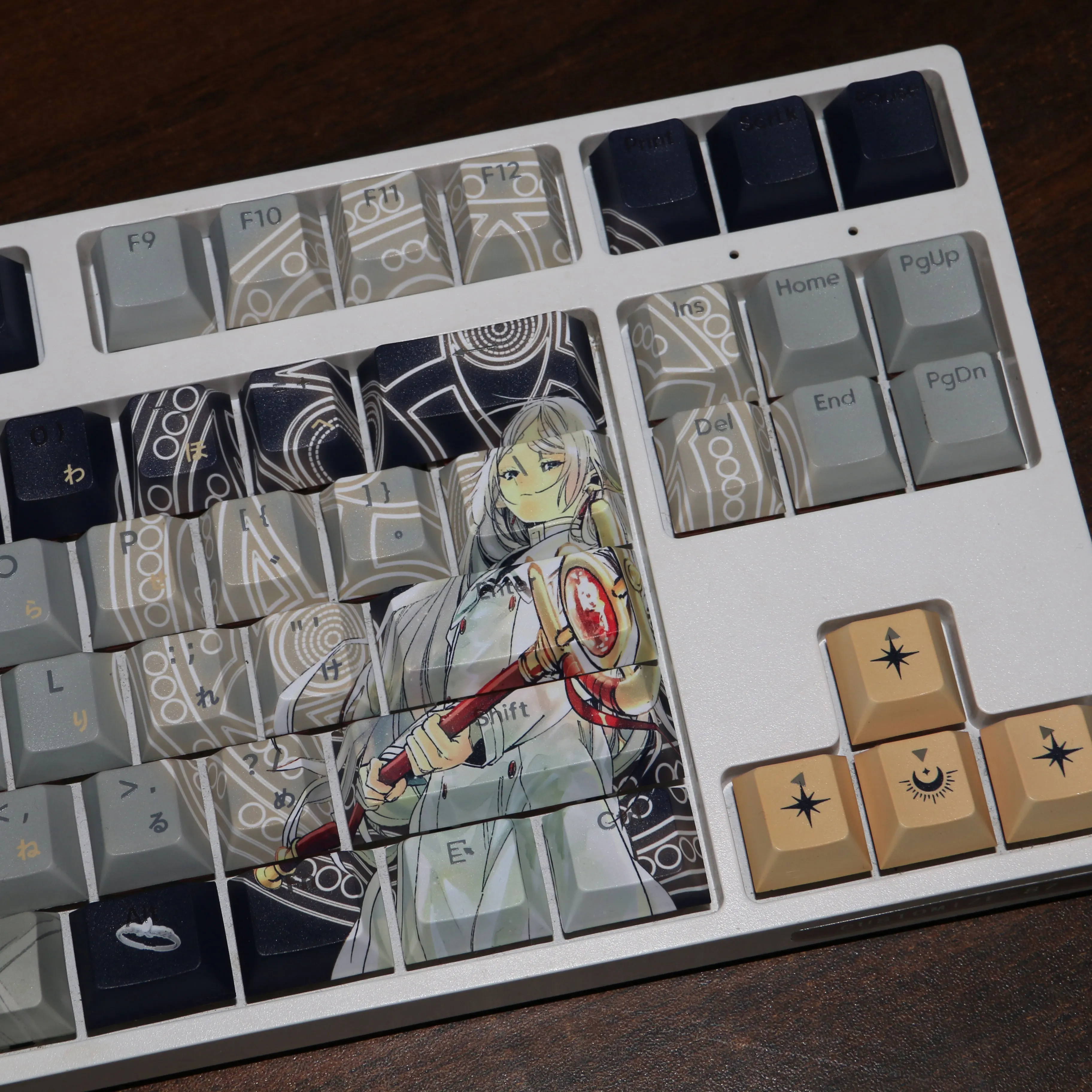 Frieren-teclas con tema de Anime, teclas de Anime PBT Cherry Profile con estampado lateral, Teclado mecánico Made68 Mad68 Wooting 60 - imagen 4